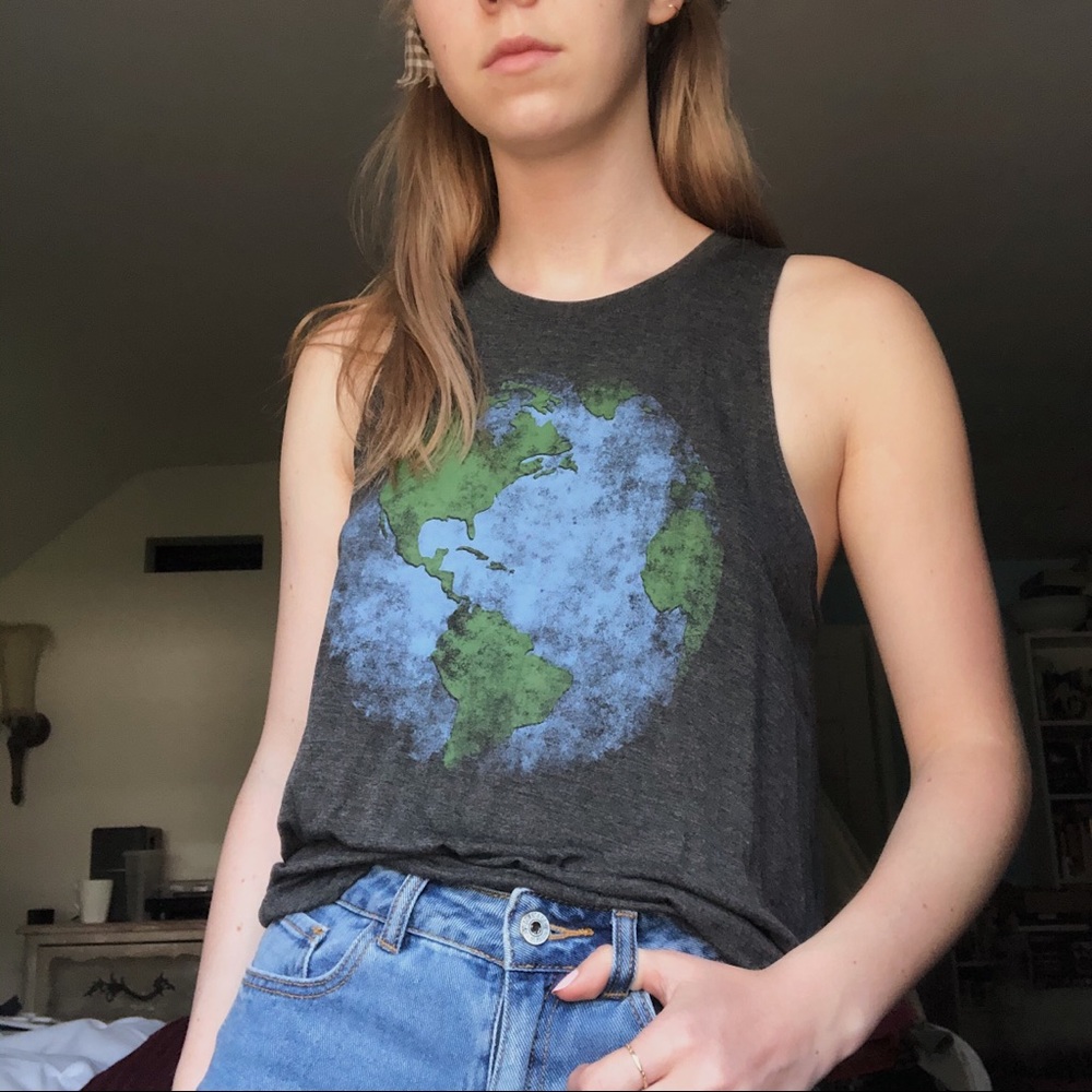 super cute gray earth tank top size large